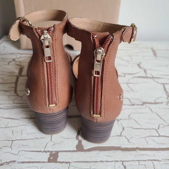 UGG Wedges 6.5 Very Good Condition - Picture 3 of 7